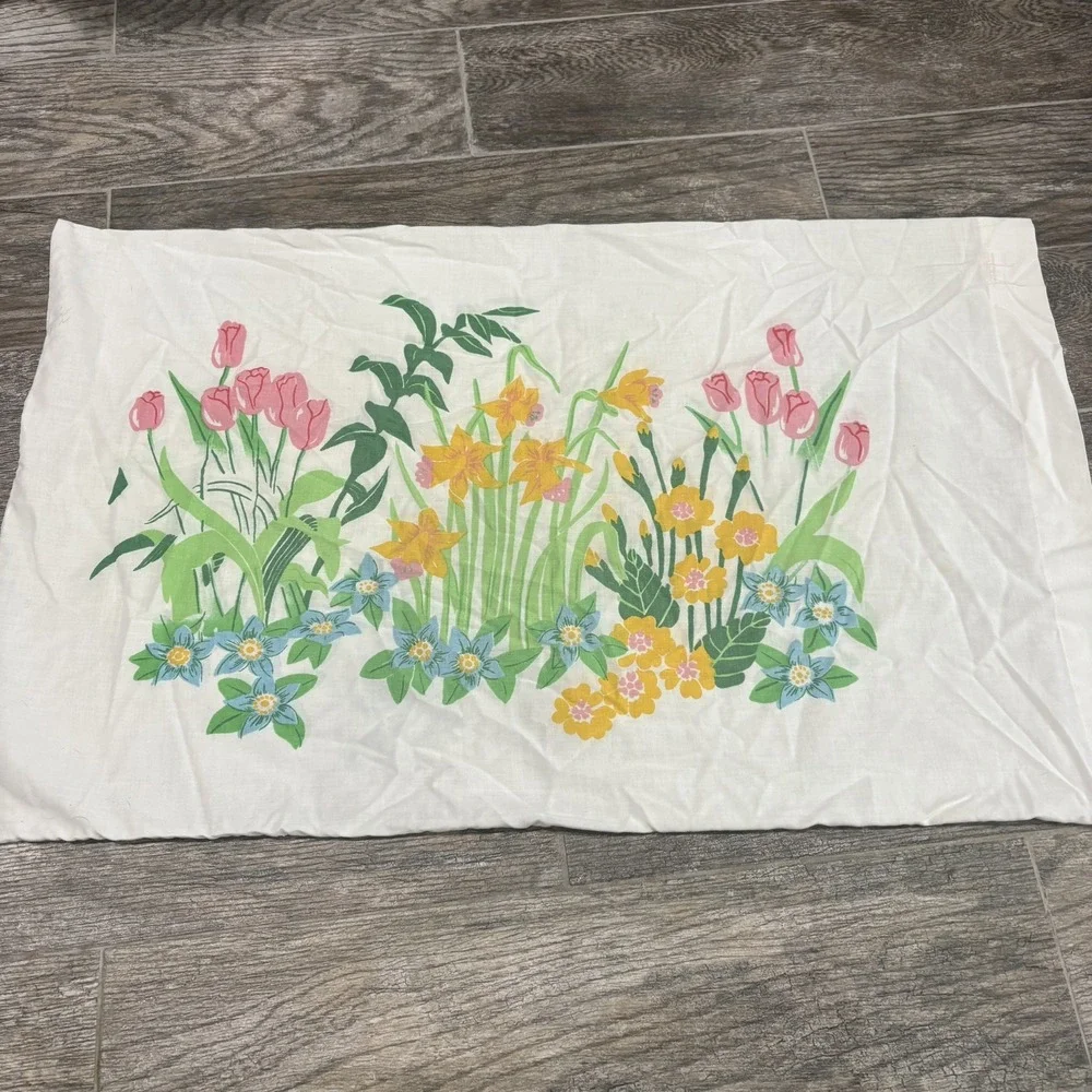Vintage JP Steven Tulip Spring Floral Standard Pillowcases 1970s MCM